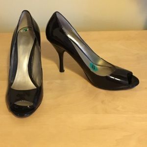 Anne Klein brown patent heel with peep toe
